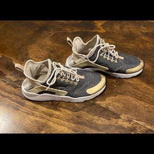 Women’s Nike Run Ultra huarache size 7.5